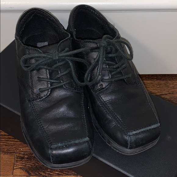 Kenneth Cole dress shoes (size 1) - Picture 1 of 5